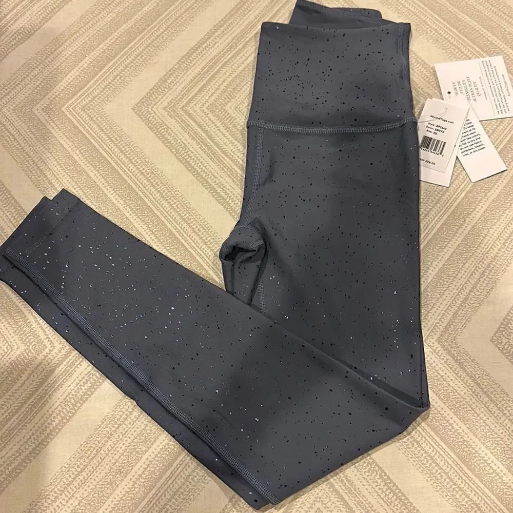 Beyond Yoga Alloy Sparkle HW Midi Legging in Stormy Blue & Shiny Navy Sparkle